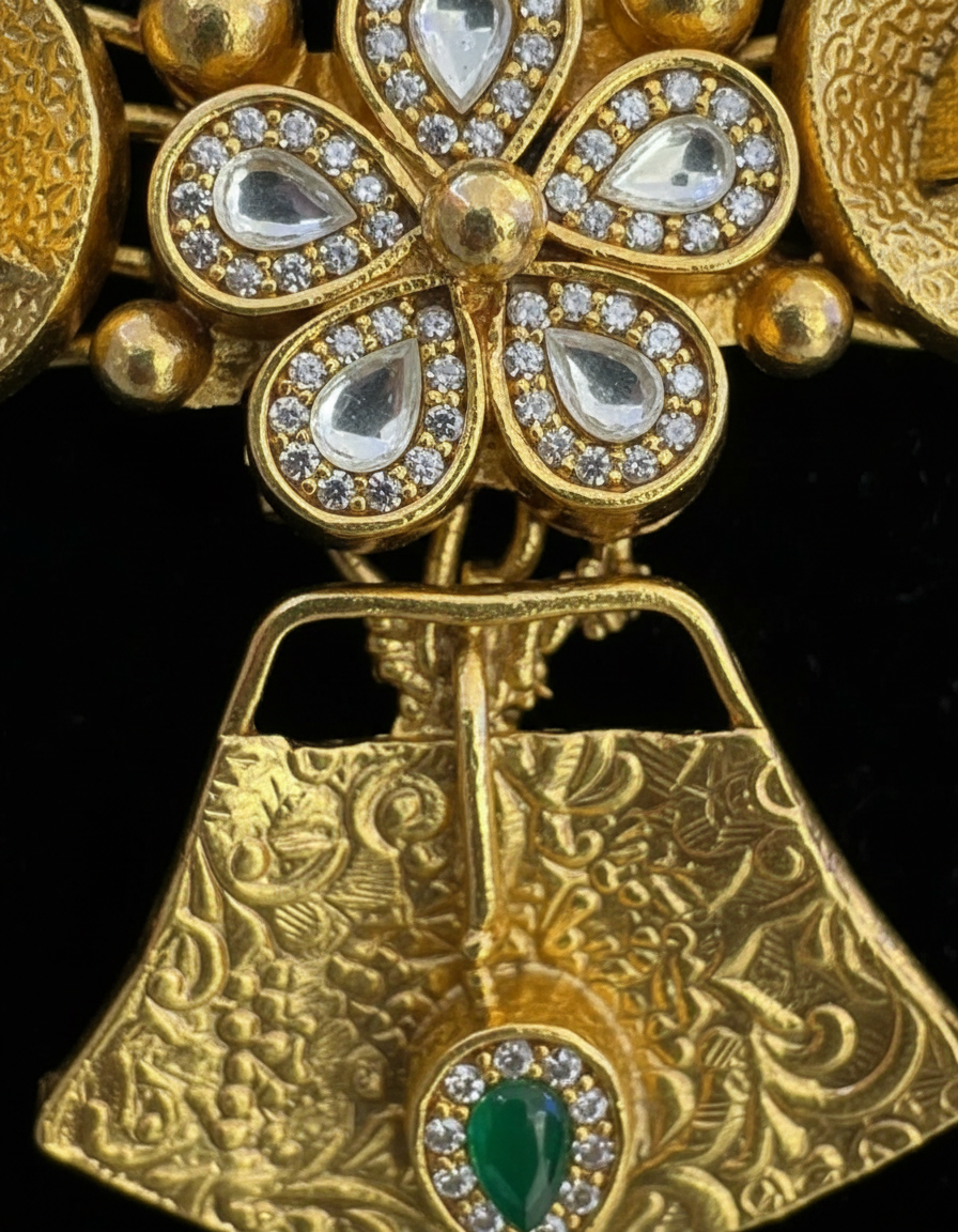 Meher Kundan necklace close detail
